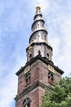 L'église Saint-Sauveur : la tour torsadée