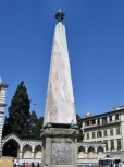 Colonne soutenue par tortue Piazza Santa Maria Novello